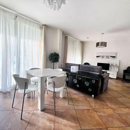 Direct Monaco 2 Pieces Devant Piscine Beausoleil Exterior foto